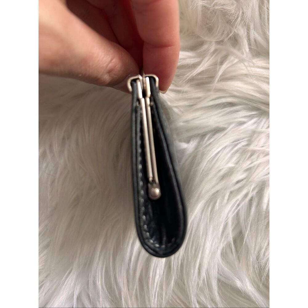 Fossil Smooth Black Leather Kiss Lock Coin Change Purse Keychain 3" Silver Tone - Picture 2 of 4